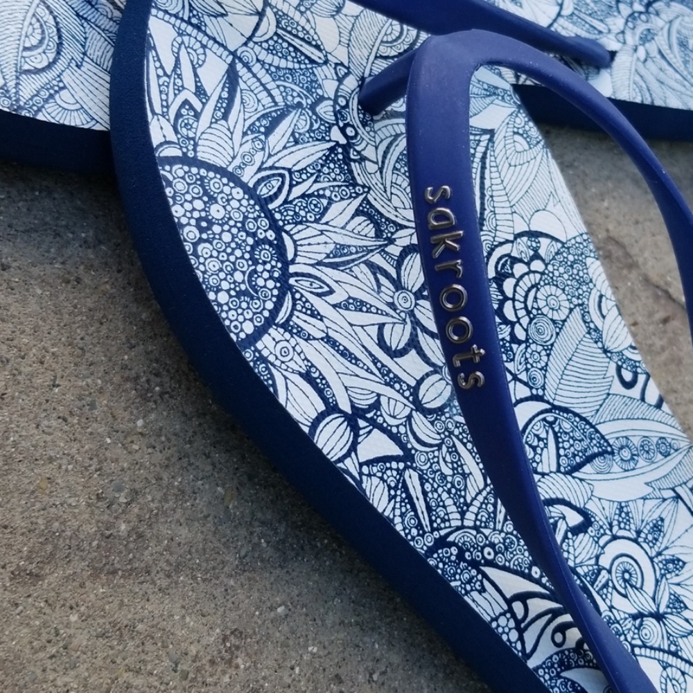 Sakroots Encore Flip Flops - Picture 3 of 4